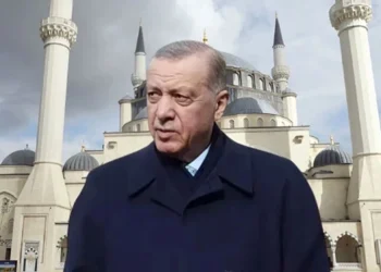 “Hiç camiye gitmiyorum, namaz kılmıyorum, dini vecibe yerine getirmiyorum” diyenlerin oranı AKP iktidarı döneminde arttı