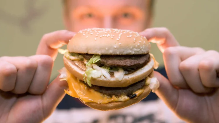 Küresel hamburger endeksi: Türkiye’de 7,85 dolar; asgari ücretliye 2–2,5 saatlik çalışma