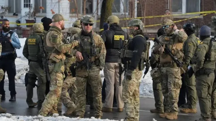 ABD’de ICE polisi, 2 aylık hasta bebeği ailesiyle birlikte sınır dışı etti