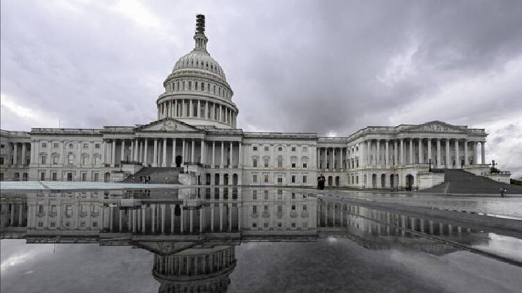 ABD’de elinde silahla Kongre Binası’na doğru koşan şüpheli gözaltına alındı