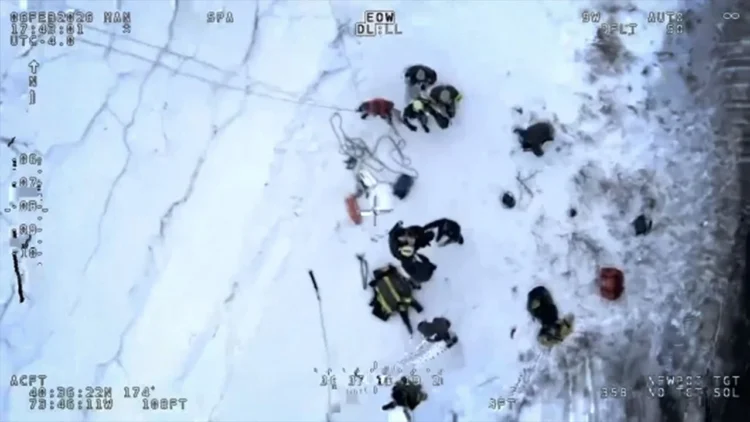 ABD’de nefes kesen kurtarma: Buzlar arasında mahsur kalanlar böyle kurtarıldı