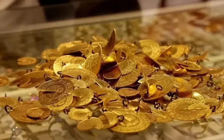 Akrabasına taktığı takı geri gelmeyince mahkemeye verdi