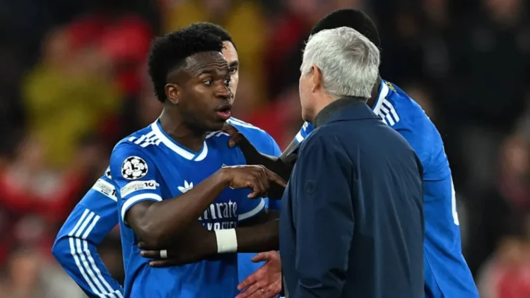 Benfica – Real Madrid maçı, Vinicius Junior’a yapılan ırkçı saldırıdan dolayı 10 dakika durdu