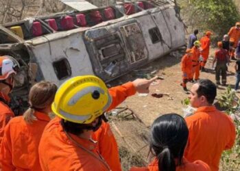 Brezilya’da otobüs devrildi: 16 ölü