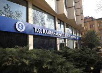 Kahramanmaraş’ta üniversitenin genel sekreteri ve personel daire başkanı kendisine özel kadro açtı, skandal ortaya çıkınca “feragat” etti