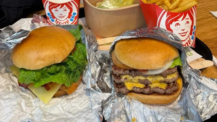 Fast food devi 350 şubesini kapatacak