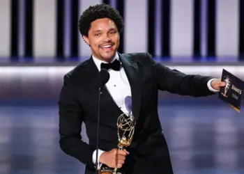 Grammy sunucusunun yaptığı ‘Epstein adası’ şakası, Trump’ın avukatlarını harekete geçirdi