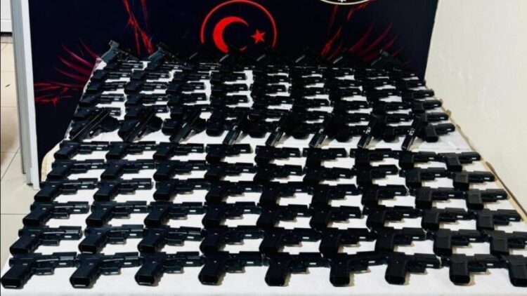 Güvercin kümesinden cephanelik çıktı