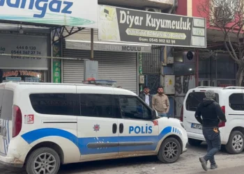 3’ü de çocuk: Maskeli, silahlı ve biber gazlı kuyumcu soygununda 1 kilo altın çaldılar