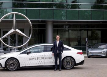 Mercedes CEO’su Källenius’tan Almanya’ya uyarılar