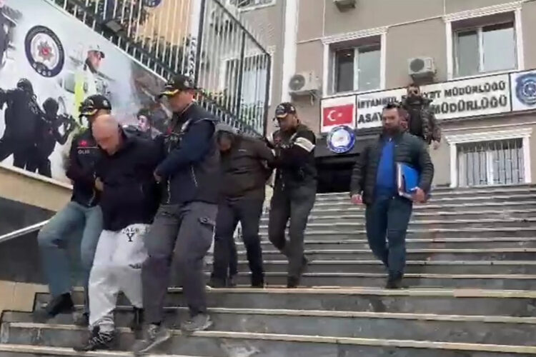 Bomba yapma yaşı 14’e indi: İstanbul’da bir çocuk el yapımı bombayı sokakta patlattı