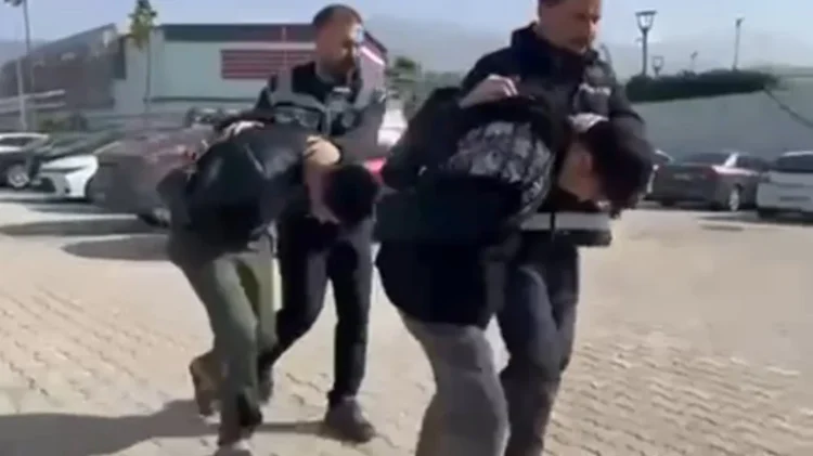 Sosyal medyadan tanışıp kandırdılar: Genç kızı bağlayarak cinsel saldırıda bulunup gasbettiler