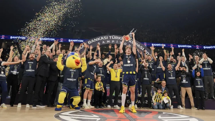 Türkiye Kupası’nın sahibi Fenerbahçe Beko oldu: Beşiktaş GAİN’e 17 sayı fark attı