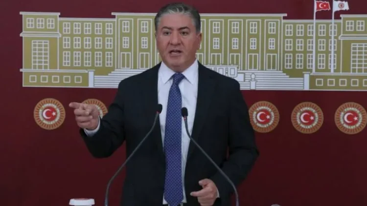 CHP’li Emir, Özel’in duyurduğu özelleştirme belgelerini kamuoyuyla paylaştı: Erdoğan, kendisi için ülkenin geleceğini satmaya hazırlanıyor