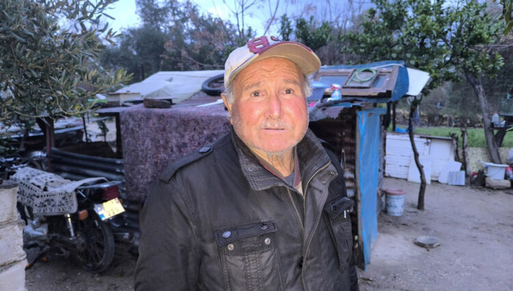 Osmaniyeli 72 yaşındaki depremzede 3 yıldır barınacak bir çatı bulamadı: “Çadırdan çıktım, barakada kalıyorum. Her gün bulgur da yenmez ki”