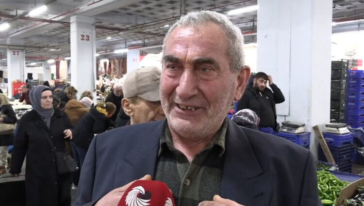 Emekli çiftçi gözyaşı içinde dert yandı: “Köle miyiz? Herkesin diploması yargılansın, yazık değil mi İmamoğlu’na, çocuklarına? Sandığı koyun bu milletin önüne”