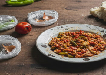 Menemen endeksi alarm veriyor: Dar gelirlinin sofrasından bir yılda 611 tabak eksildi