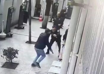 İfade vermek için geldiği karakolda polisin silahıyla intihar etti