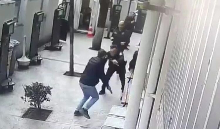 İfade vermeye gittiği karakolda polisin silahıyla intihar etti