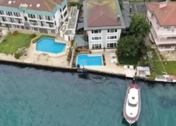 Ünlülere yönelik “uyuşturucu” soruşturmasında “torbacı” olduğu iddia edilen kişinin kimliği belirlendi, kırmızı bülten istendi