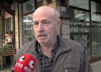 Ramazan alışverişine çıkan yurttaş: “Emekliler bir an evvel ölsün diye uğraşıyorlar. Allah da bize can veriyor, yaşıyoruz”