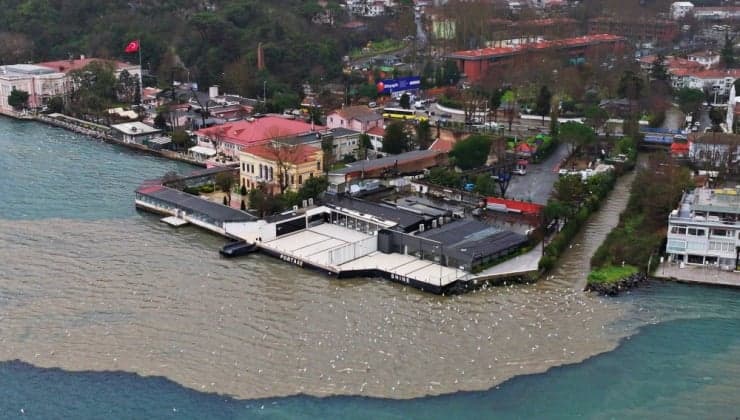 İstanbul’da kuvvetli yağışın ardından boğaza çamur aktı