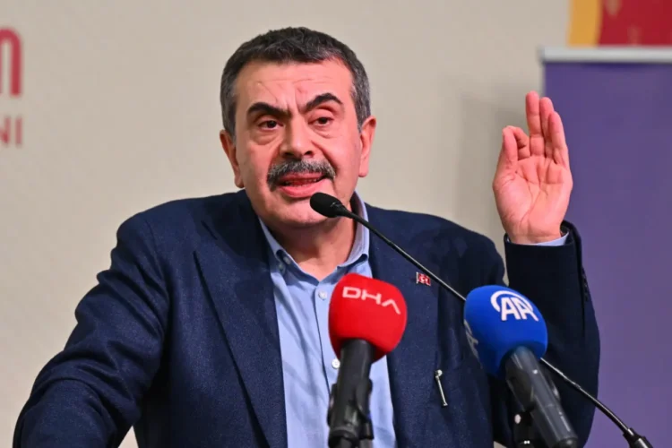 Yusuf Tekin’den CHP lideri Özel’e: Anlama özürlü herhalde bu arkadaş