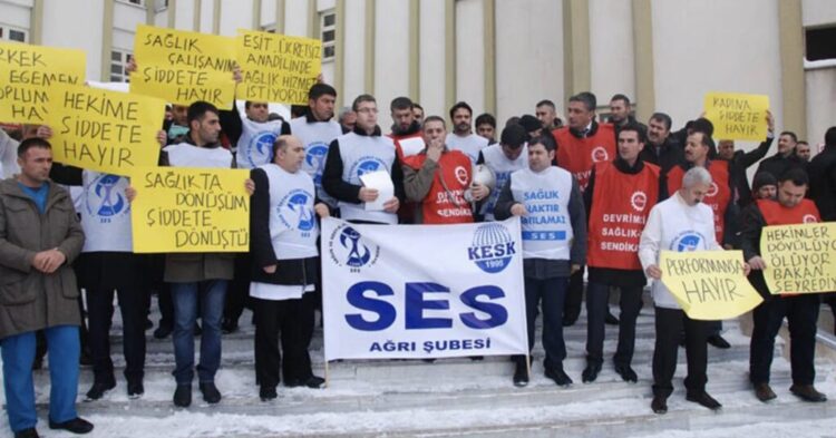 70 kişilik grup saldırdı doktorlar 3 saat kilitli kaldı