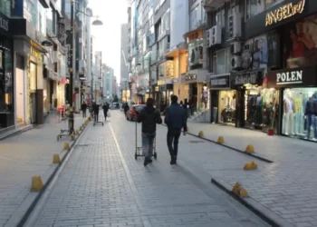 AKP’de “ekonomi” çıkmazı: Milletvekilleri, “Esnaf, eskiden tepkili de olsa konuşuyordu; artık dükkana kaçıyorlar” dedi