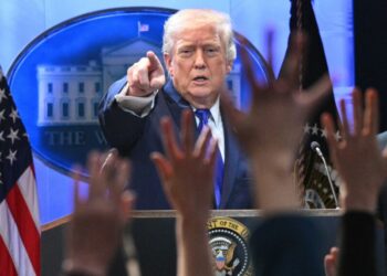 Trump’tan medyaya İran uyarısı: “Yanlış bilgi yayan medya vatana ihanetle yargılanmalı”