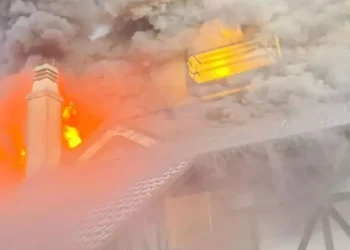 Ünlü oyuncunun evi yandı: ”Annem sahura kalkmasaydı ölmüştük”