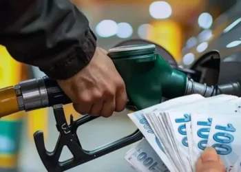 Benzine zam geldi