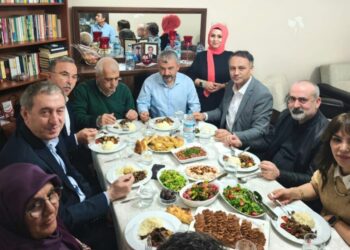 DEM Parti Eş Genel Başkanı Tuncer Bakırhan, KHK’lının evindeki iftara katıldı