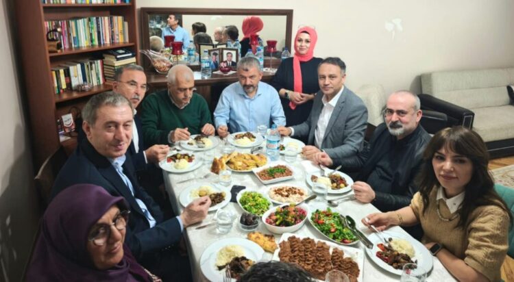 DEM Parti Eş Genel Başkanı Tuncer Bakırhan, KHK’lının evindeki iftara katıldı