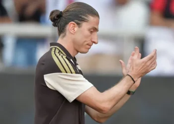 Flamengo 8-0 kazandığı maçtan sonra teknik direktörü Filipe Luis’in görevine son verdi