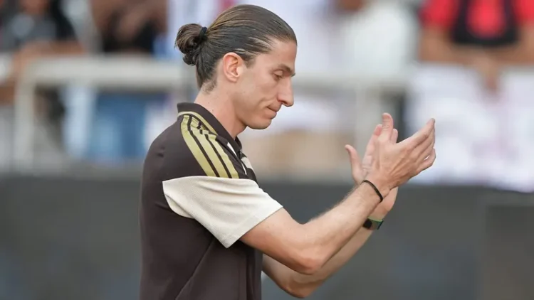 Flamengo 8-0 kazandığı maçtan sonra teknik direktörü Filipe Luis’in görevine son verdi