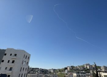 İran, İsrail’i vurdu: Kudüs’te sirenler çaldı