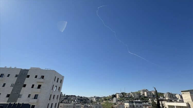 İran, İsrail’i vurdu: Kudüs’te sirenler çaldı