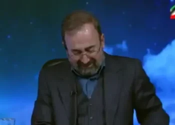 İran devlet televizyonu sunucusu, Hamaney’in ölümünü ağlayarak duyurdu