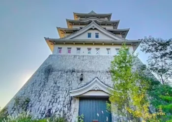 İstanbul’da 1+1 daire fiyatına Japonya’da 6 katlı kale satıyorlar