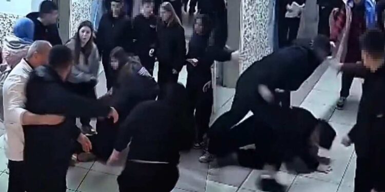 Milli halterci okul bastı: Çocukları darbetti