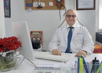 Sağlık sistemini eleştiren profesör doktor hastaneden kovuldu