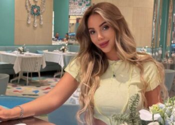 Videosunu paylaştı: Sosyal medya fenomeni evindeki iftara ‘Sakal-ı Şerif’ getirtti