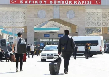 Türkiye-İran arasında günübirlik yolcu geçişleri karşılıklı olarak durduruldu