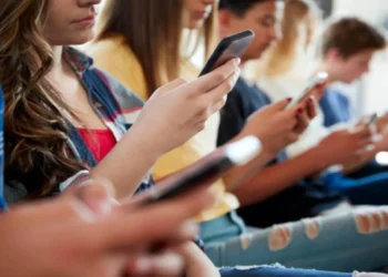 Türkiye, dünya ortalamasını üstünde: Ekran süresi 40 saati aştı