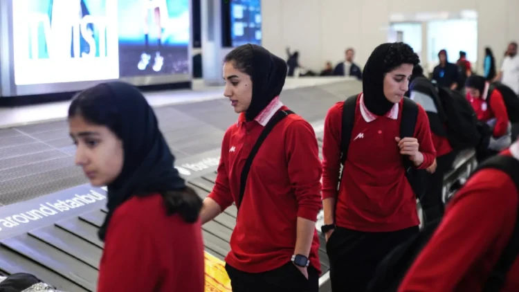Ülkelerine dönmeye karar veren İran Milli Kadın Futbol Takımı, Türkiye’ye geldi