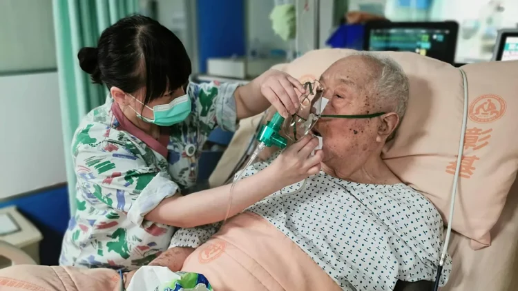 Araştırma: Yaşlıların COVID ve gribe daha açık olma nedeni bulundu