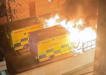 Londra’da Yahudi mahallesinde ambulanslar ateşe verildi