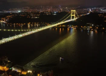 Fatih Sultan Mehmet Köprüsü “endometriozis” farkındalığı için sarıya büründü