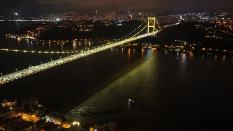 Fatih Sultan Mehmet Köprüsü “endometriozis” farkındalığı için sarıya büründü